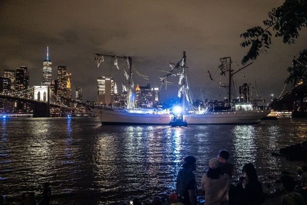Brooklyn Bridge crash: Two dead and dozens injured as Mexican navy ship collides with iconic landmark