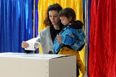 Romania election: George Simion and Nicusor Dan face off in tense run-off