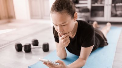 All you need is a pair of dumbbells and this four-week beginner workout plan to build strength all over