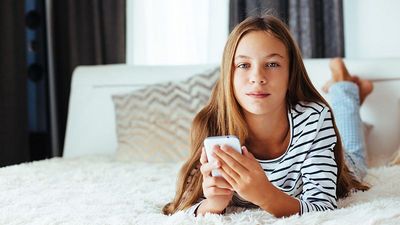 Teen girls’ screen time linked to poor sleep and depression