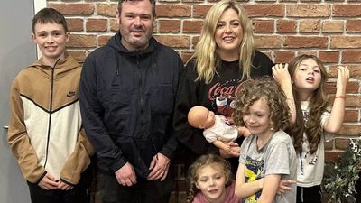 Mum-of-Four Given Less Than 10 Years to Live After Doctors Dismissed Her Symptoms as Stress