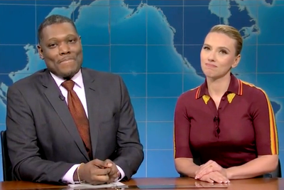 Michael Che apologizes to Scarlett Johansson on SNL after ‘vulgar’ joke about her body