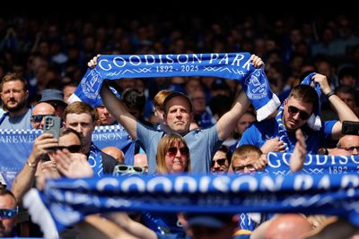 Everton fans celebrate in style to mark end of era at Goodison Park