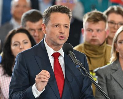 Centrist Warsaw mayor narrowly ahead in first round of Polish presidential race