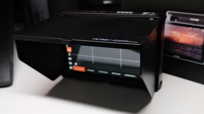 Viltrox DC-L1 and DC-L2 review: these budget on-camera monitors impressed me with their quality and features