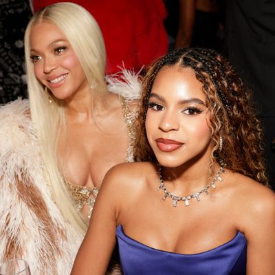 Blue Ivy Expertly Fixes an Onstage Mishap During Mom Beyoncé's 'Cowboy Carter' Tour Date in Chicago