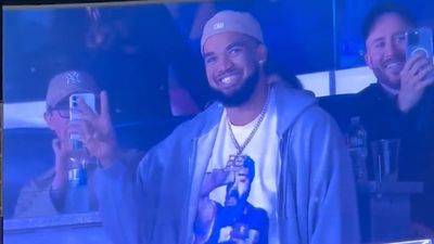 Yankees, Mets Fans Unite in Uproarious Applause for Knicks' Star Karl-Anthony Towns