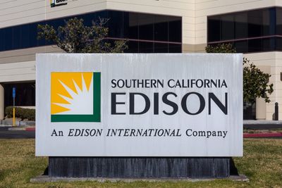 Are Wall Street Analysts Predicting Edison Stock Will Climb or Sink?