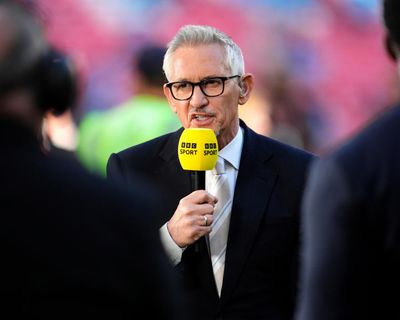 Gary Lineker to leave BBC on Sunday without payoff after antisemitism apology