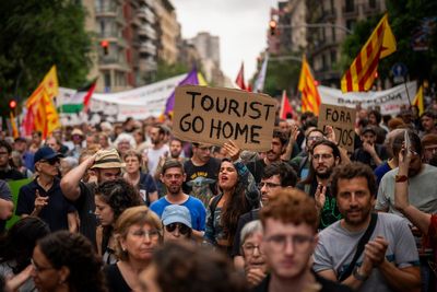 Spain launches Airbnb crackdown as thousands of holiday listings ordered to be blocked over rule violations