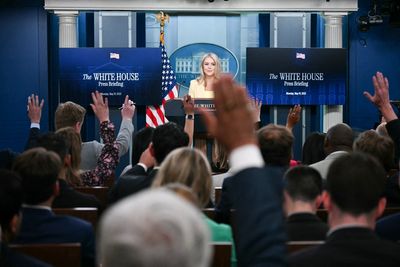 White House insists Trump has nothing to do with $400m Qatar plane deal — despite it going to his library