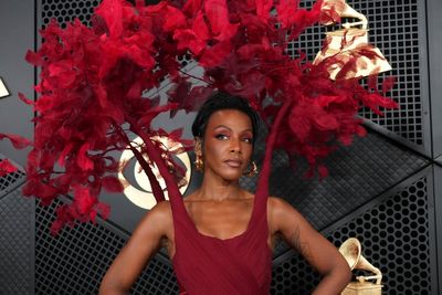Singer testifies Sean 'Diddy' Combs threatened her with death after she saw him beat his girlfriend