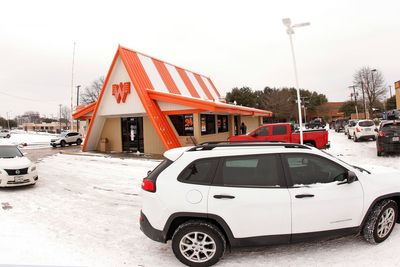 Houston man sues Whataburger for up to $1 million after putting onions on his burger
