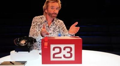 Deal Or No Deal's banker finally revealed to be Coronation Street star Glenn Hugill