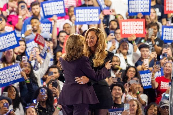 Trump claims without evidence that celebrities were paid to endorse Harris