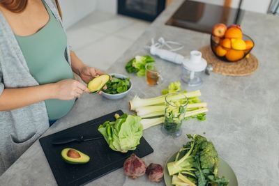 Eating this fruit while pregnant lowers your baby’s chance of developing food allergies