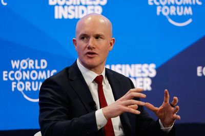 The startup founded by Coinbase's CEO raised $130 million by claiming aging is malleable. Does science back it up?