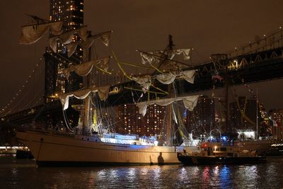 Iconic Brooklyn Bridge suffered no significant structural damage when Mexican Navy crashed into span killing two