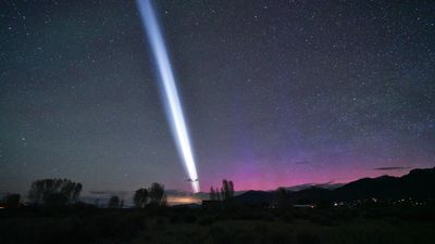 Chinese rocket dumps fuel over US to paint colossal white streak in the sky (photos)