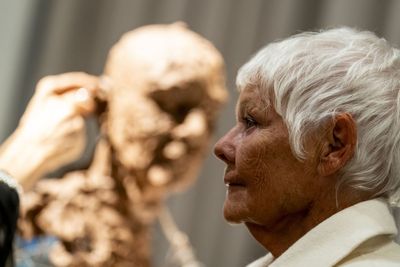 Sculptor produces bust of Dame Judi Dench in front of audience for charity