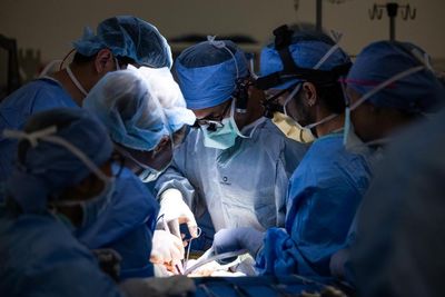 Surgeons in California perform first ever successful bladder transplant