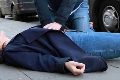 Hundreds of lives could be lost each year due to ‘first aid fear’, charity warns