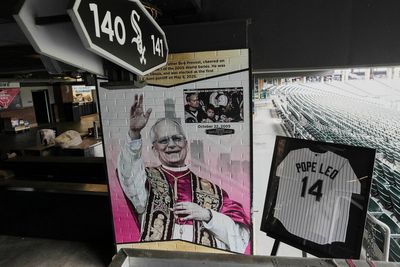 White Sox unveil a graphic installation honoring Pope Leo XIV and his World Series appearance