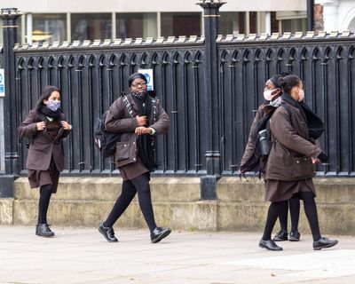 One in four pupils in England ‘disengage’ when they move to secondary, report finds