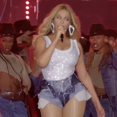 Beyoncé Recreates Her "Crazy in Love" Outfit on Her 'Cowboy Carter' Tour