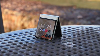 I switched to the Motorola Razr 2025, and it's a foldable for everyone