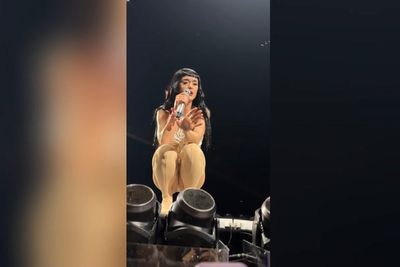 Katy Perry halts Nevada show to ‘accuse’ fan of sending private messages to Orlando Bloom