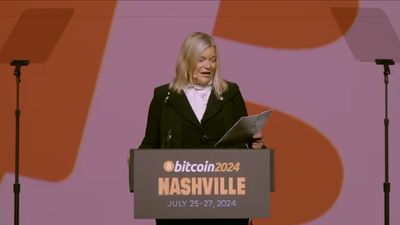Bitcoin Champion Sen Cynthia Lummis Cancels Meeting With Ripple CEO, $XRP Tumbles