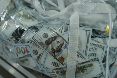Stolen Money: 8 Things Do Immediately After Finding a Bag of Money