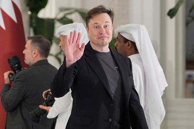 Elon Musk says he'll still be Tesla CEO in 5 years' time