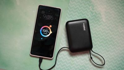 Indian brand Stuffcool's latest power bank has integrated USB-C and Lightning cables