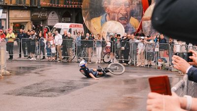 Primož Roglič crashes during Giro d'Italia stage 10 time trial recon ride – Video