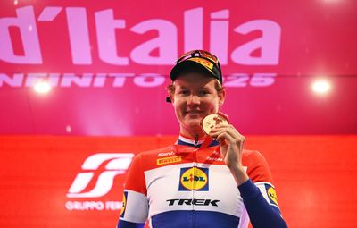 Giro d'Italia stage 10 time trial live: Daan Hoole wins the stage in Pisa as Primož Roglič makes up time