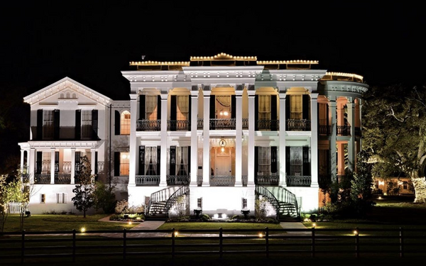 What Caused the Nottoway Plantation Fire and Why is Annabelle The Doll Being Linked To It?