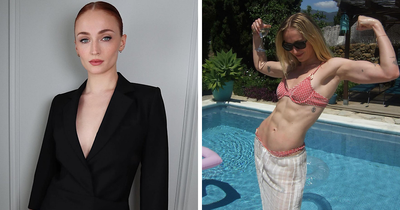 “That Torso Would Stop Traffic”: Sophie Turner Sends Fans Into A Frenzy With Muscular Snaps