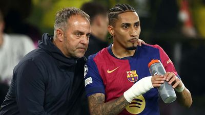 Barcelona's Raphinha, Hansi Flick to Sign Contract Extensions, per Report