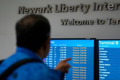 FAA extends flight limits at Newark airport into June because of controller shortage and tech issues
