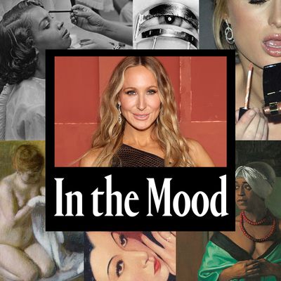 It’s Nikki Glaser and Her Bunion Separators Against the World