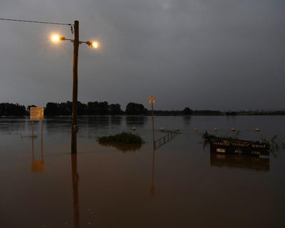 Floods isolate almost 50,000 people in NSW as BoM warns of more rain