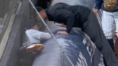 Umpire Gets Up Close and Personal to Make Sure Yankees Third Baseman Held Onto Catch
