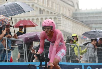 'I didn't crash and I'm still in pink' - Isaac del Toro upbeat despite losing time to GC rivals Tiberi and Roglič