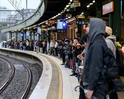 Sydney trains delays: Minns warns commuters to brace for long waits as city battles second evening of disruptions
