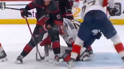 Hurricanes Player Gets Away With Casually Kneeing Panthers Goalie in the Head
