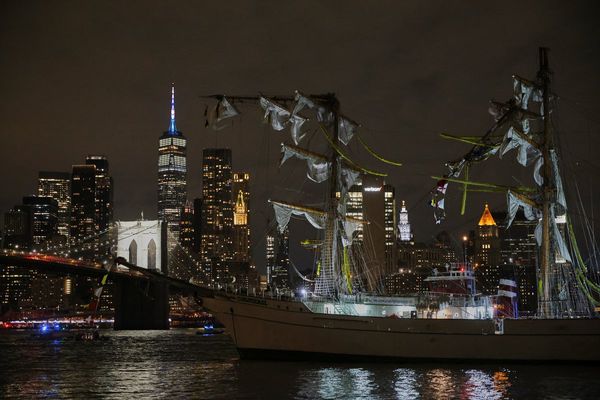 Ships have been hitting the Brooklyn Bridge for nearly 150 years
