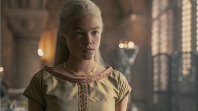 On her second day on the House of the Dragon set, Supergirl star Milly Alcock said "someone very high up" said she needed an acting coach: "I can't do this [...] this is a big mistake"