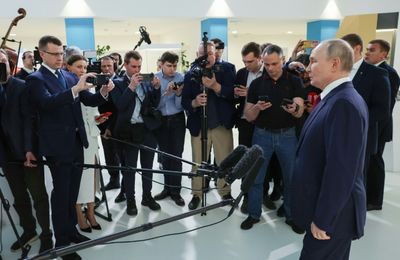 Kremlin Denies Dragging Out Ukraine Peace Talks